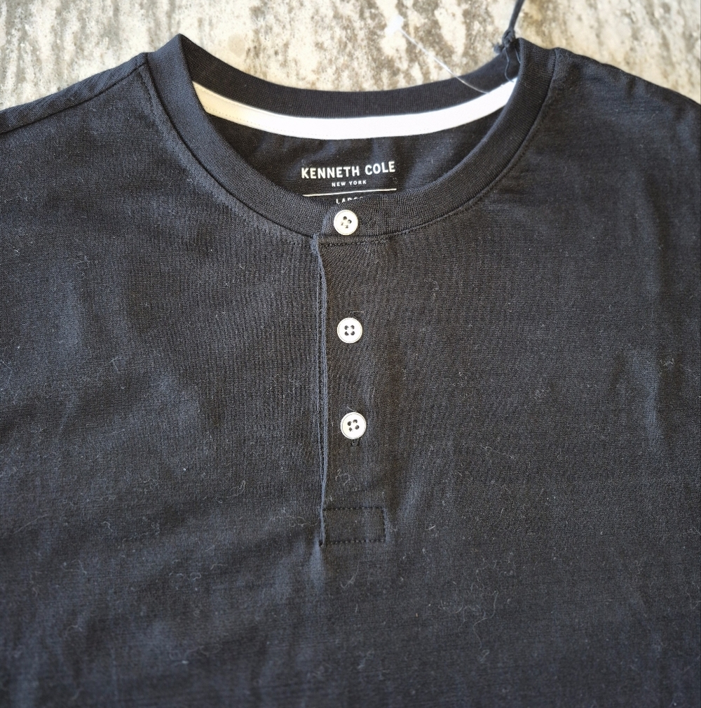 Kenneth Cole Men's Henley T-Shirt Size Medium NEW